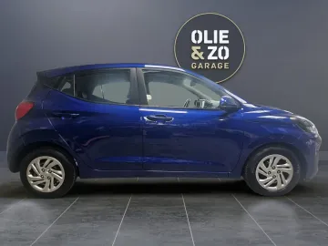 Car image 3