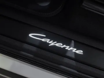 Car image 32