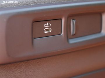 Car image 33