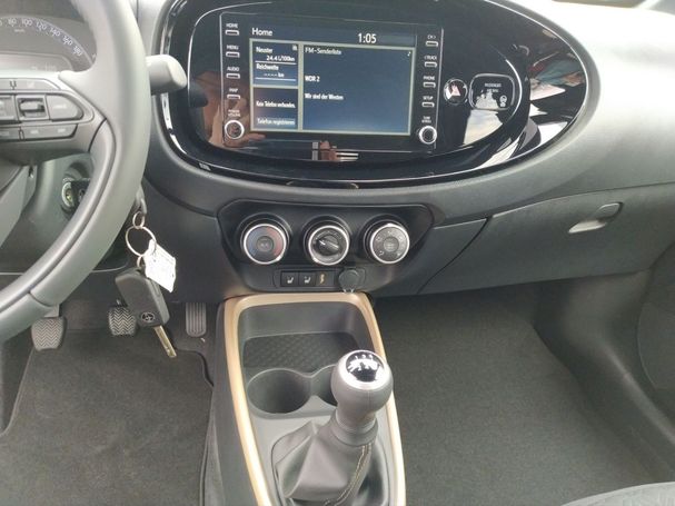 Toyota Aygo X 53 kW image number 13