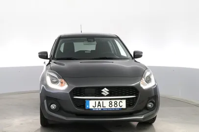 Car image 3