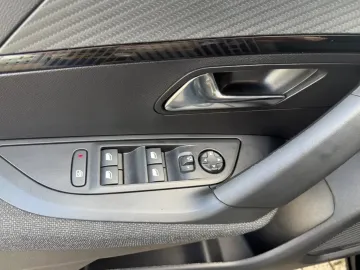 Car image 33