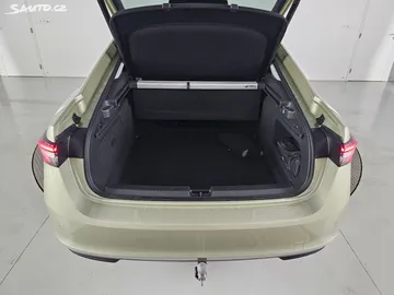 Car image 30