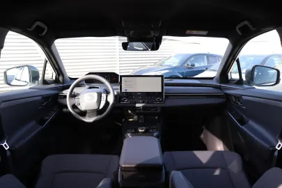 Car image 4