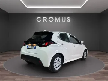Car image 4