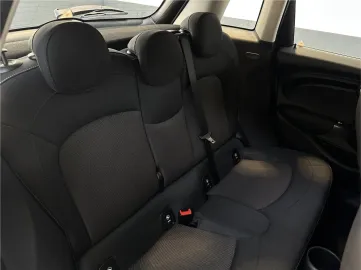 Car image 33