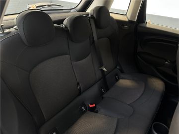 Car image 33