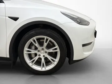 Car image 34