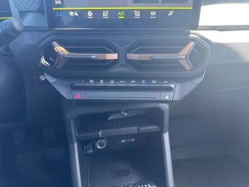 Car image 30