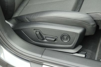 Car image 33