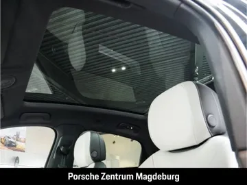 Car image 32