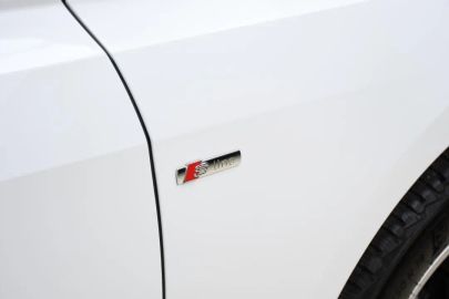 Car image 37