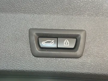 Car image 34