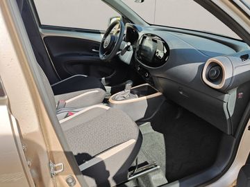 Car image 15