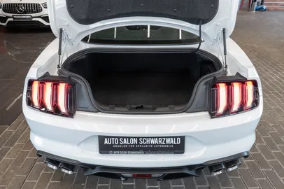 Car image 40