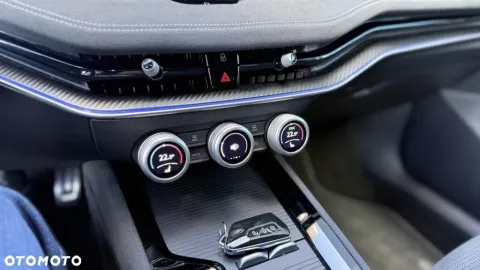 Car image 40