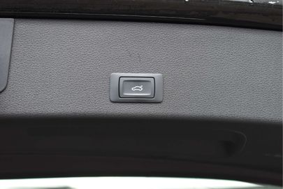 Car image 38