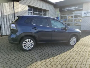 Car image 3
