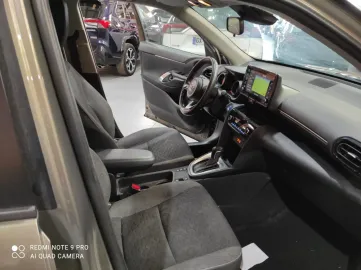 Car image 16