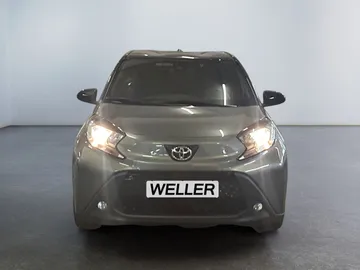 Car image 3