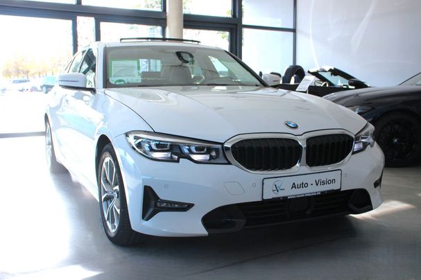 BMW 330d Sport Line 195 kW image number 3