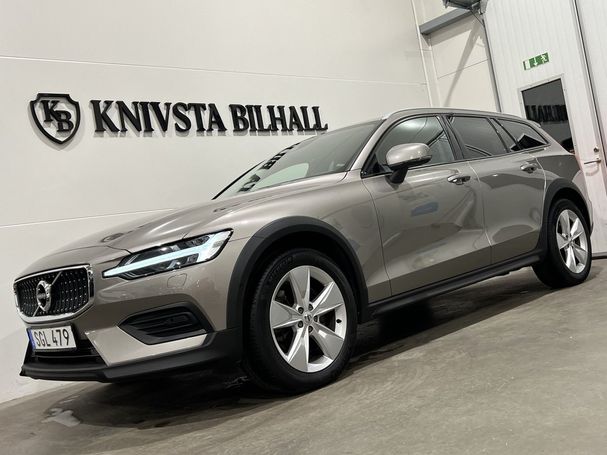 Volvo V60 Cross Country B4 AWD Momentum 146 kW image number 20