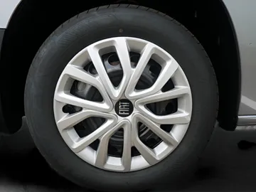 Car image 30