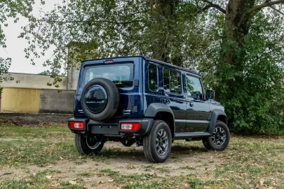 Car image 2