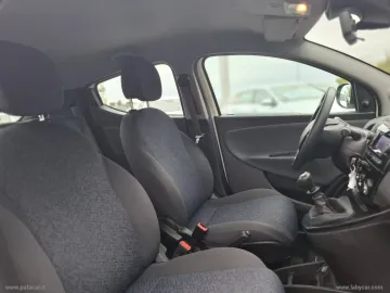 Car image 26