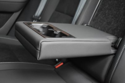 Car image 29