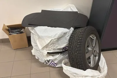 Car image 17