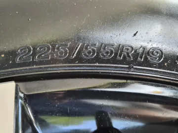 Car image 46