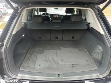 Car image 35