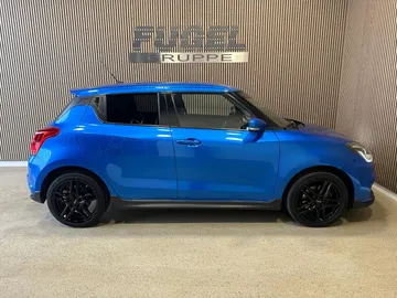 Car image 26