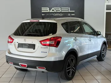 Car image 5