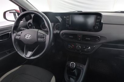 Car image 13