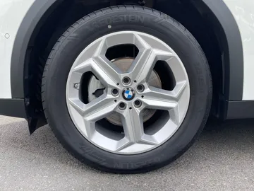 Car image 34