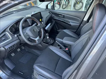 Car image 3