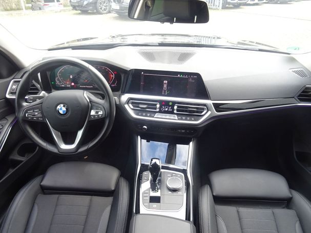 BMW 320i Sport Line 135 kW image number 10