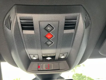 Car image 34