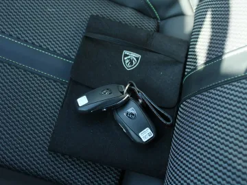 Car image 33