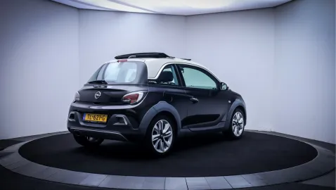Car image 5