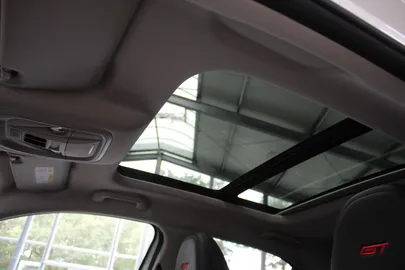 Car image 27