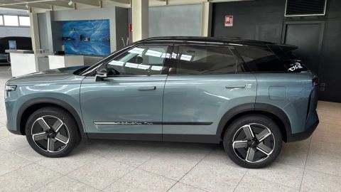 Car image 4