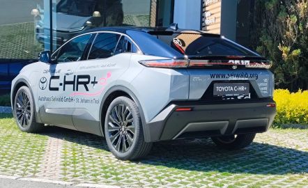 Car image 5