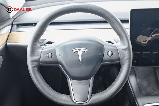 Tesla Model Y Long Range AWD 378 kW image number 11