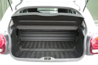 Car image 34