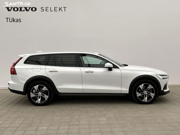 Volvo V60 Cross Country B4 Pro AWD 145 kW image number 6