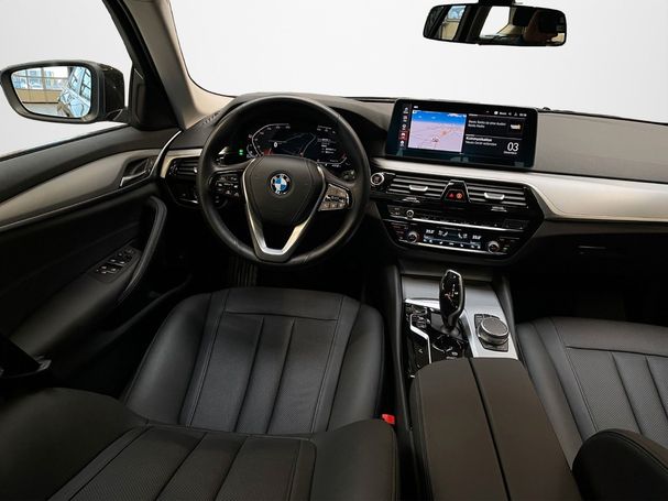 BMW 530d Touring xDrive 210 kW image number 14