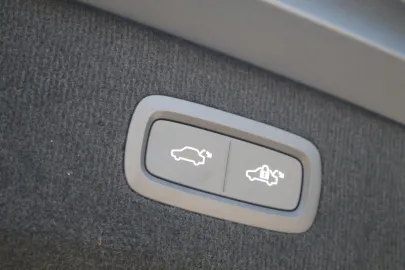 Car image 32